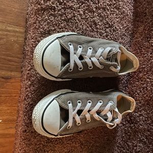 Converse girl size 2